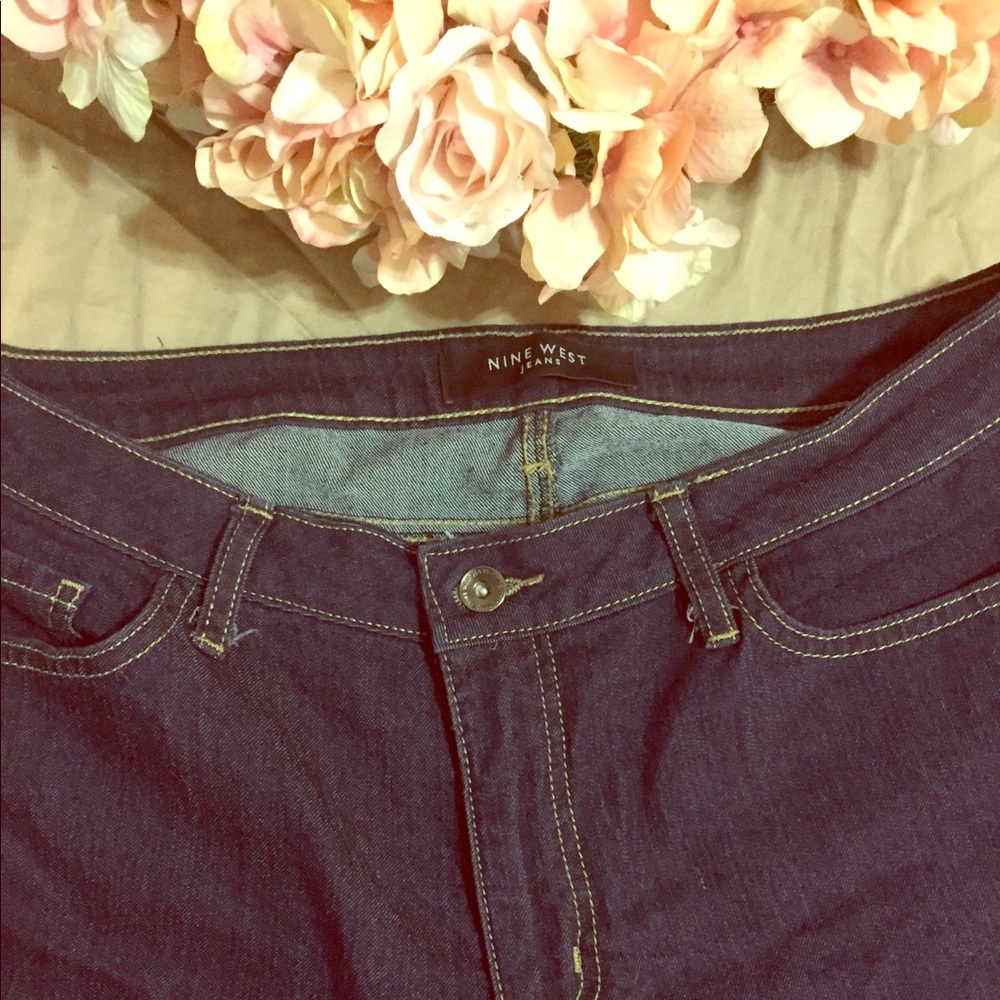 Nine West dark straight leg stretchy jeans 👖